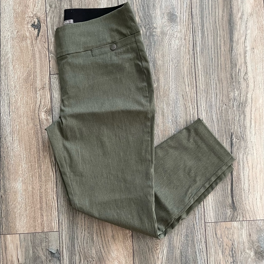 Maurice’s dress crop with wide elastic waistband